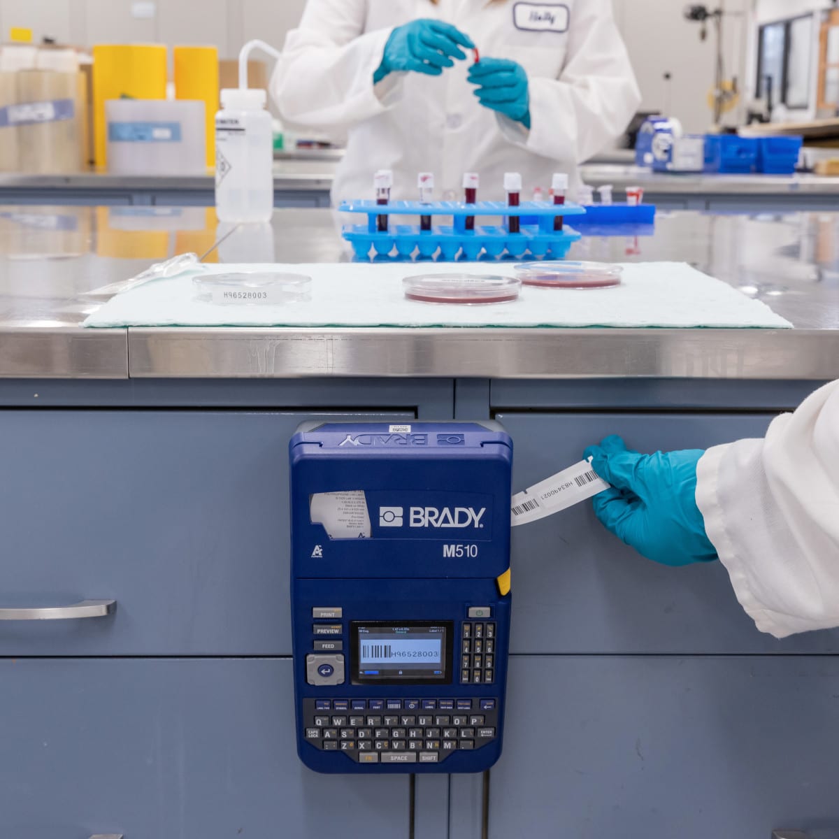 Máy in tem nhãn phòng thí nghiệm Brady 1