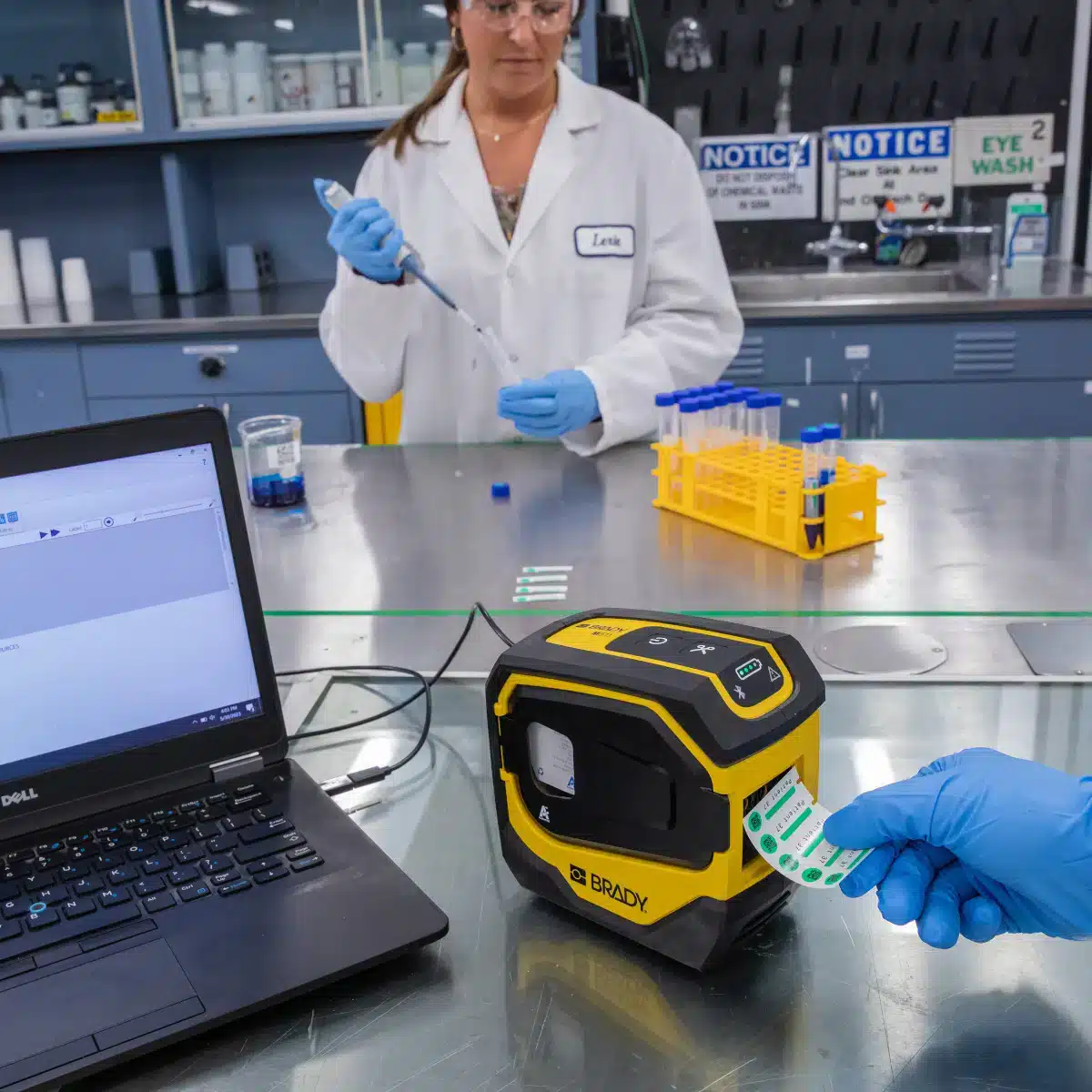 Máy in tem nhãn phòng thí nghiệm Brady 2