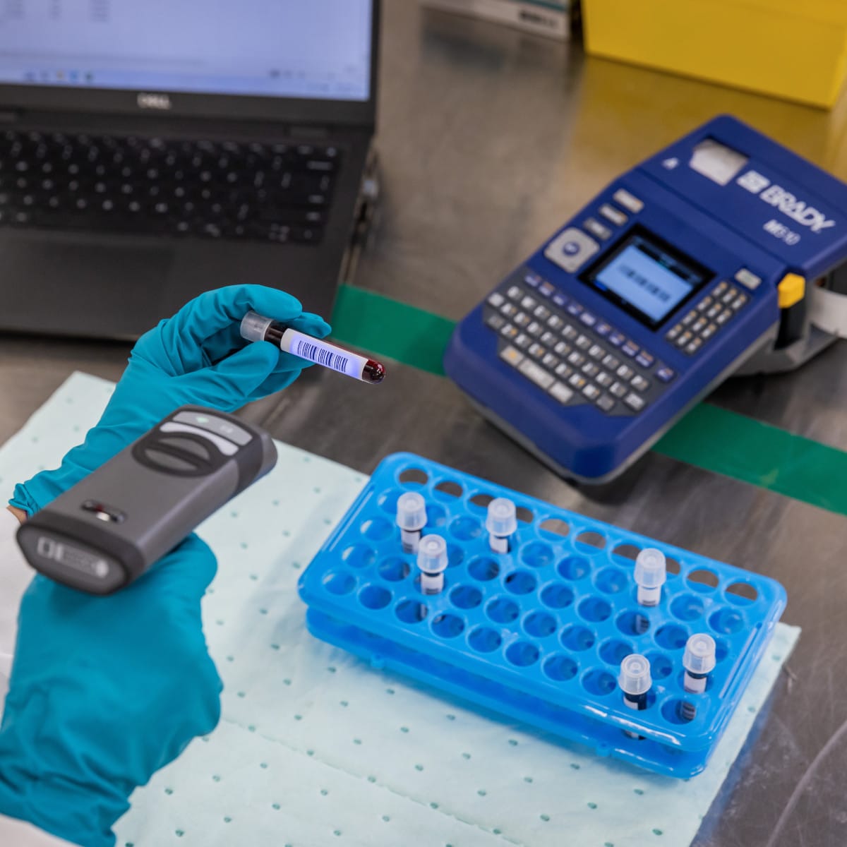 Máy in tem nhãn phòng thí nghiệm Brady 3